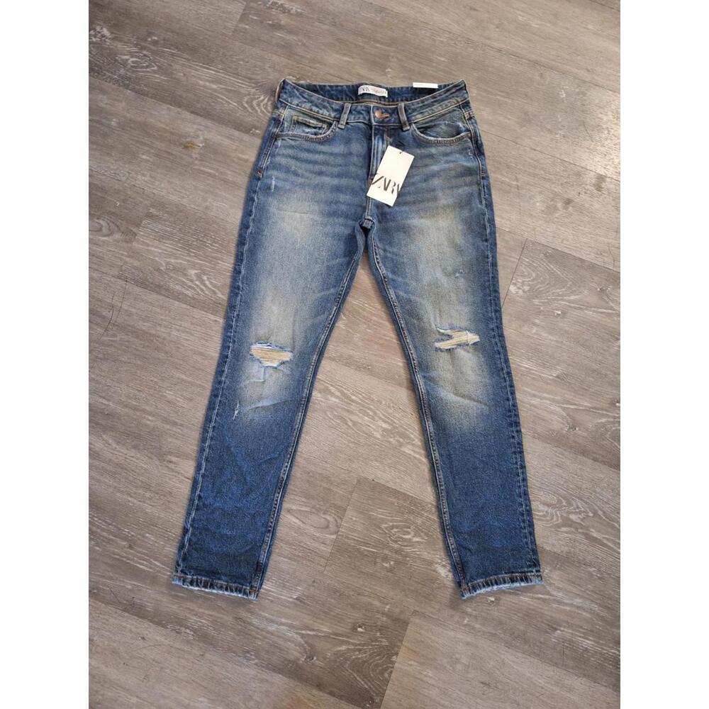 Zara Low Rise, Relaxed Leg, Ankle Length Comfort Jeans, Size 6, NWT